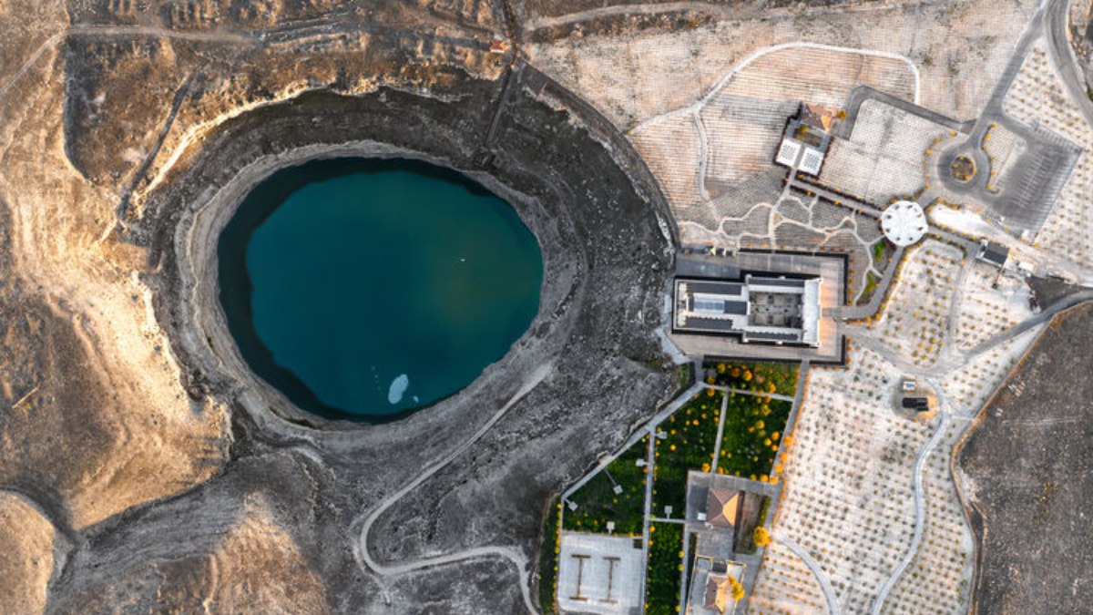 Konya’da obruk manzaralı otel, ilgi odağı oldu